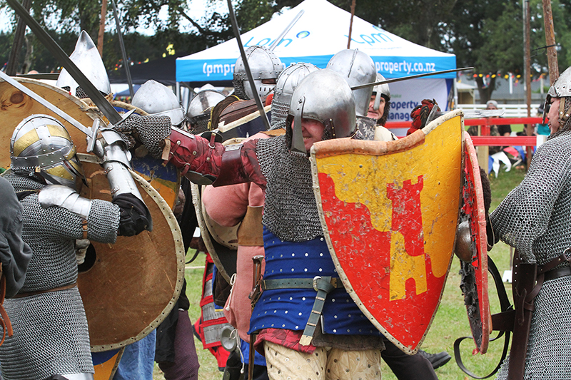 Medieval Market : Swords and Armour : Medieval Fighting : Levin : New Zealand : Richard Moore : Journalist : Photographer :